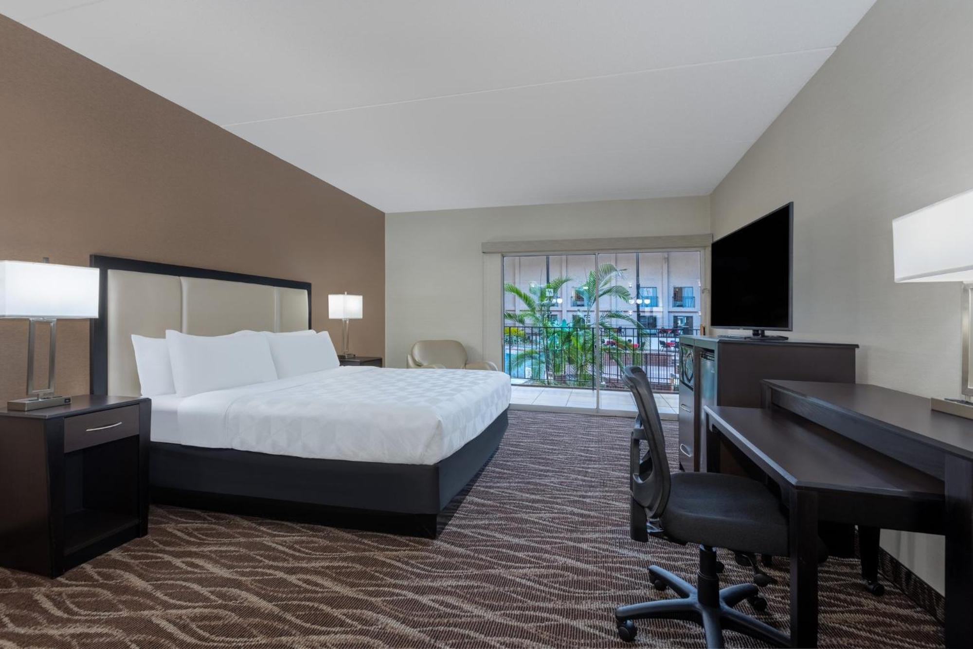 Holiday Inn Des Moines-Airport Conf Center By Ihg Exterior foto